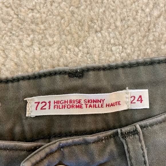 Levi’s 721 High Rise Skinny Jeans
Hypersoft Olive Night Green - Picture 2 of 3